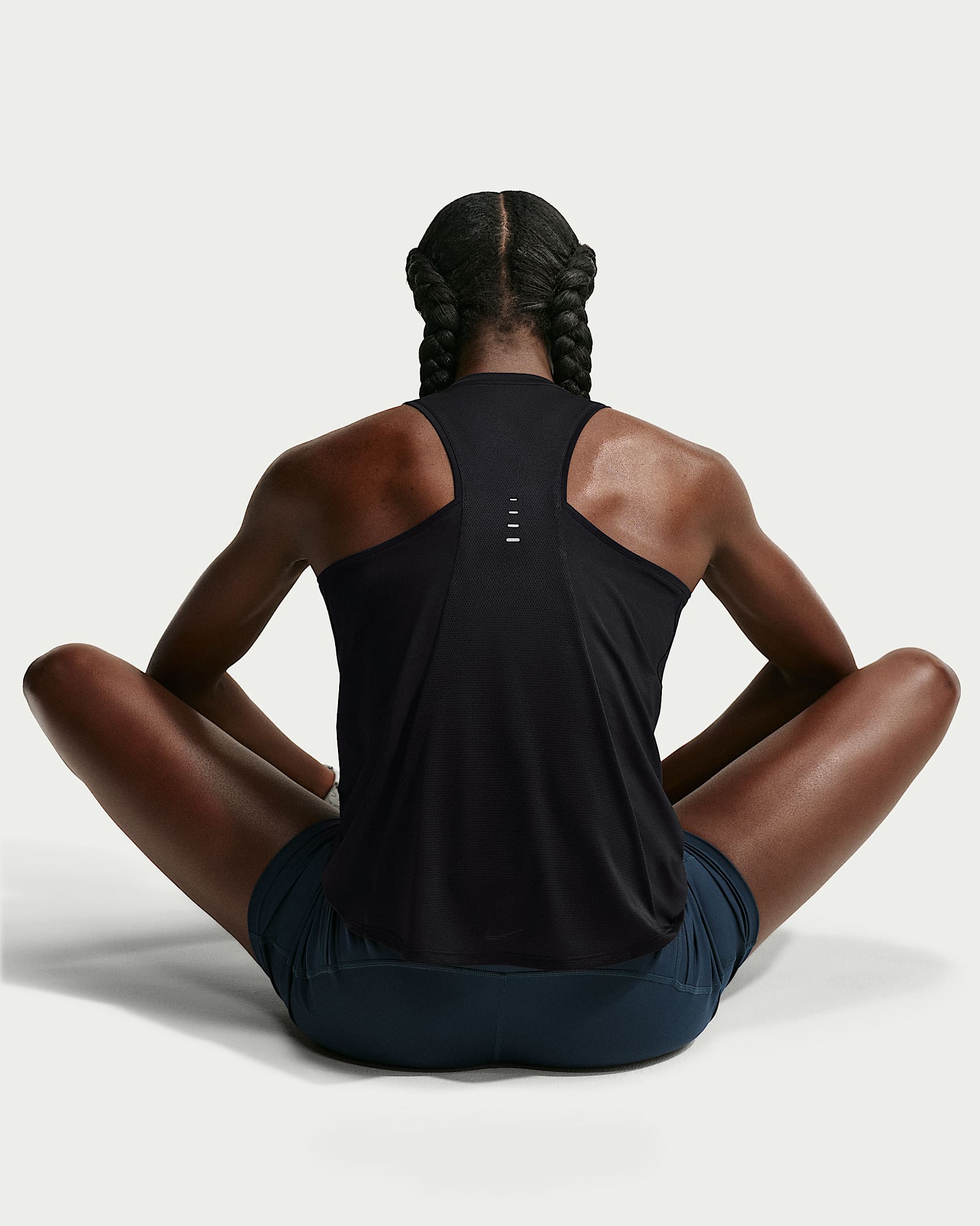 NIKE W NK SWIFT DF TANK STNDRD BLACK/REFLECTIVE SILV – Bild 2