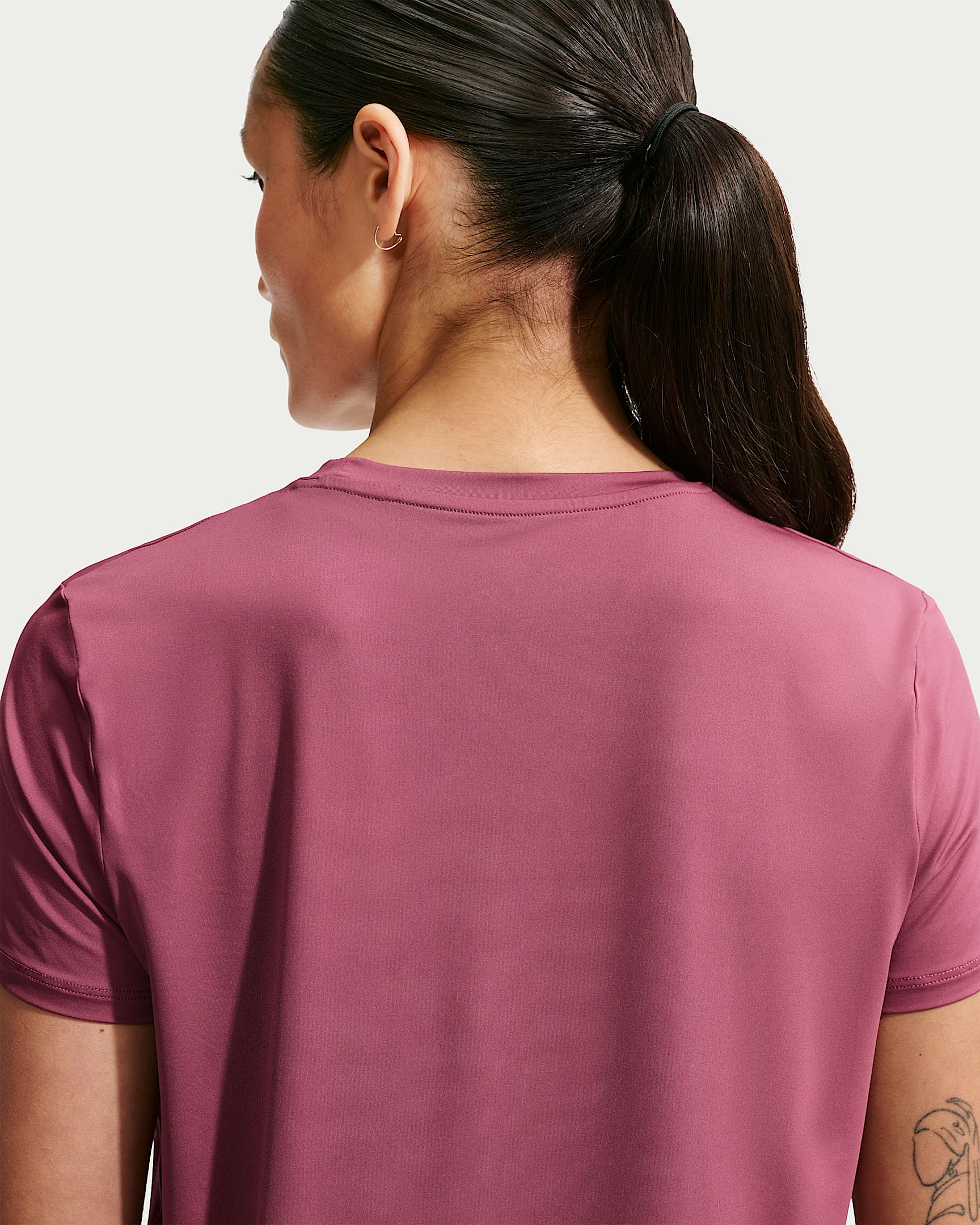 NIKE W NK ONE CLASSIC DF SS TOP PINK SMOKE/WHITE – Bild 2