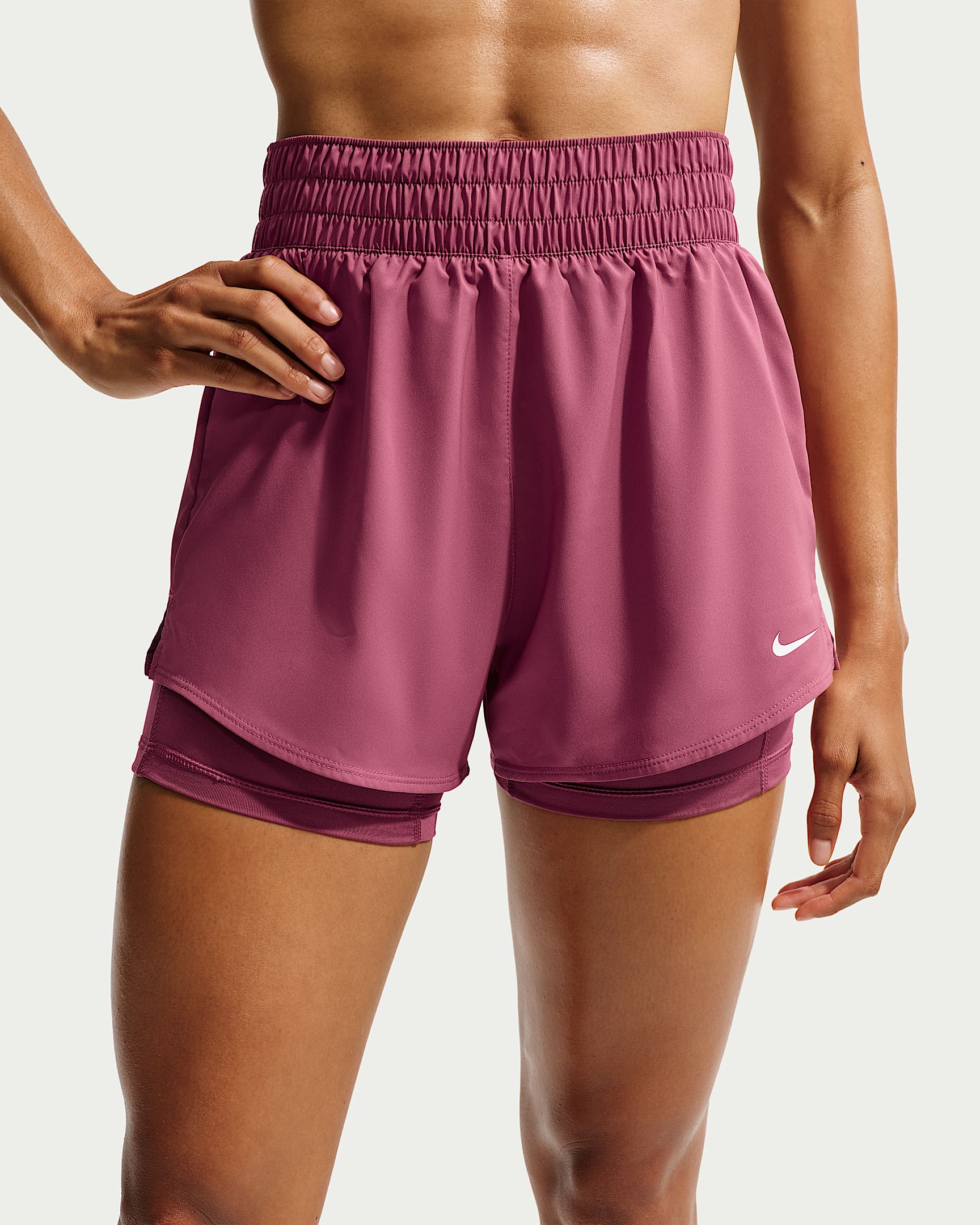 NIKE W NK ONE DF HR 3IN 2N1 SHORT PINK SMOKE/WHITE – Bild 2