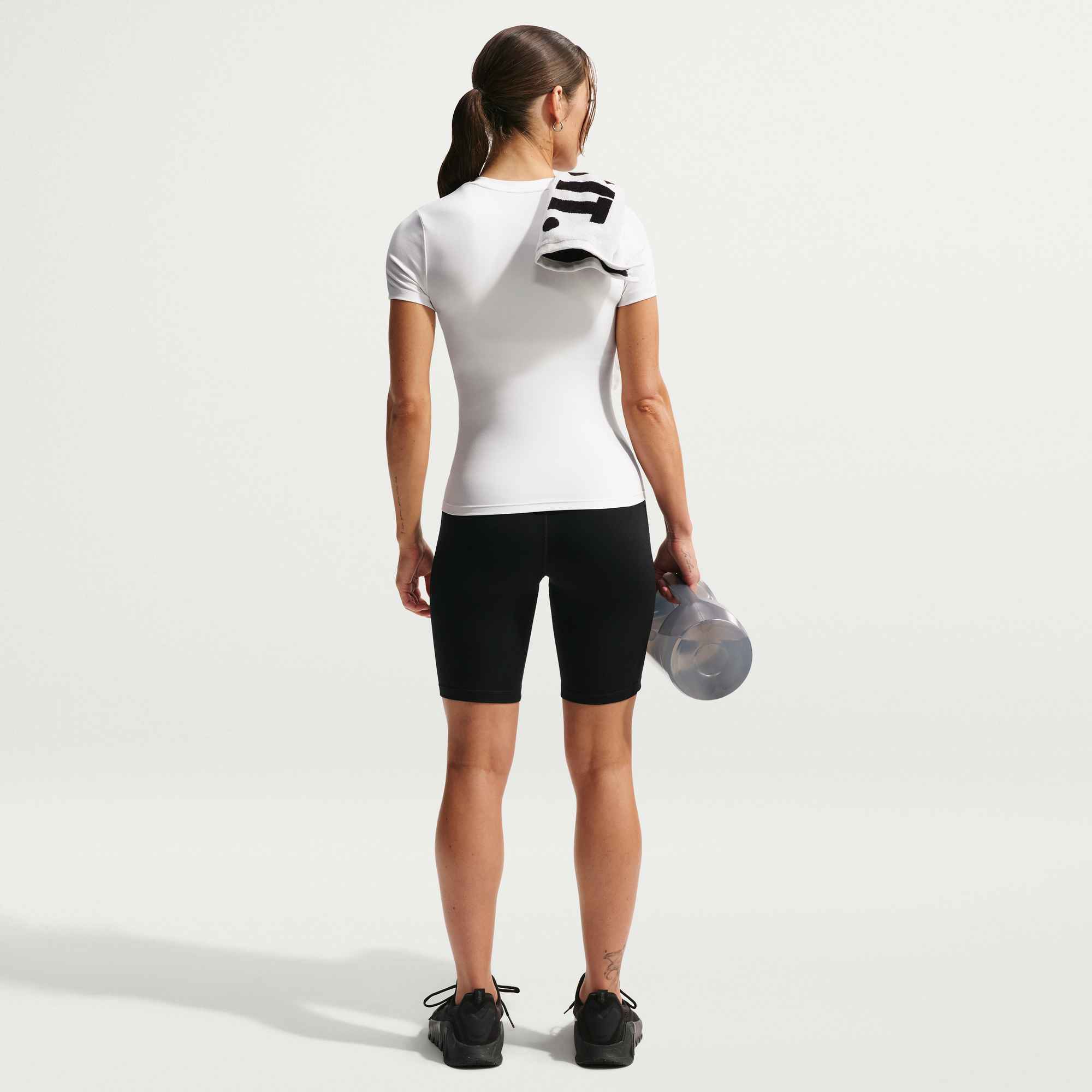 NIKE W NK ONE FITTED SS TOP WHITE/BLACK – Bild 2